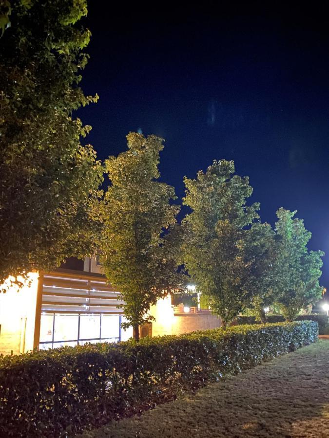 كونابارابران Country Gardens Motel المظهر الخارجي الصورة